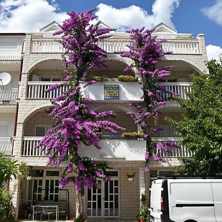 Apartments Cipetic Каштела Экстерьер фото