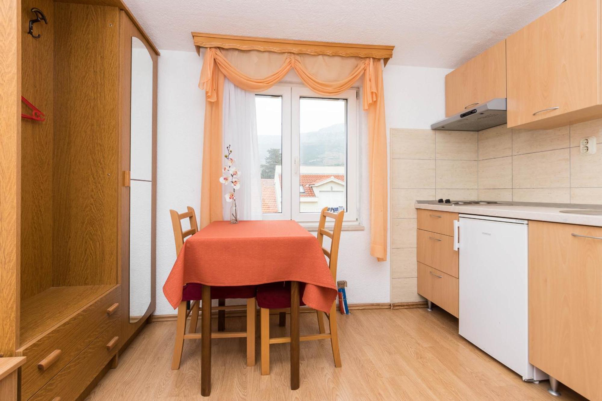 Apartments Cipetic Каштела Экстерьер фото