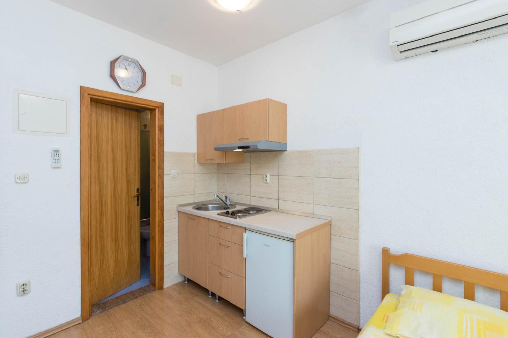 Apartments Cipetic Каштела Экстерьер фото