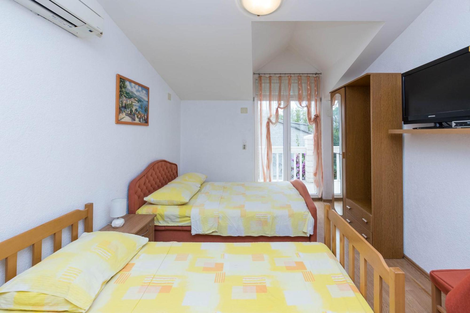 Apartments Cipetic Каштела Экстерьер фото