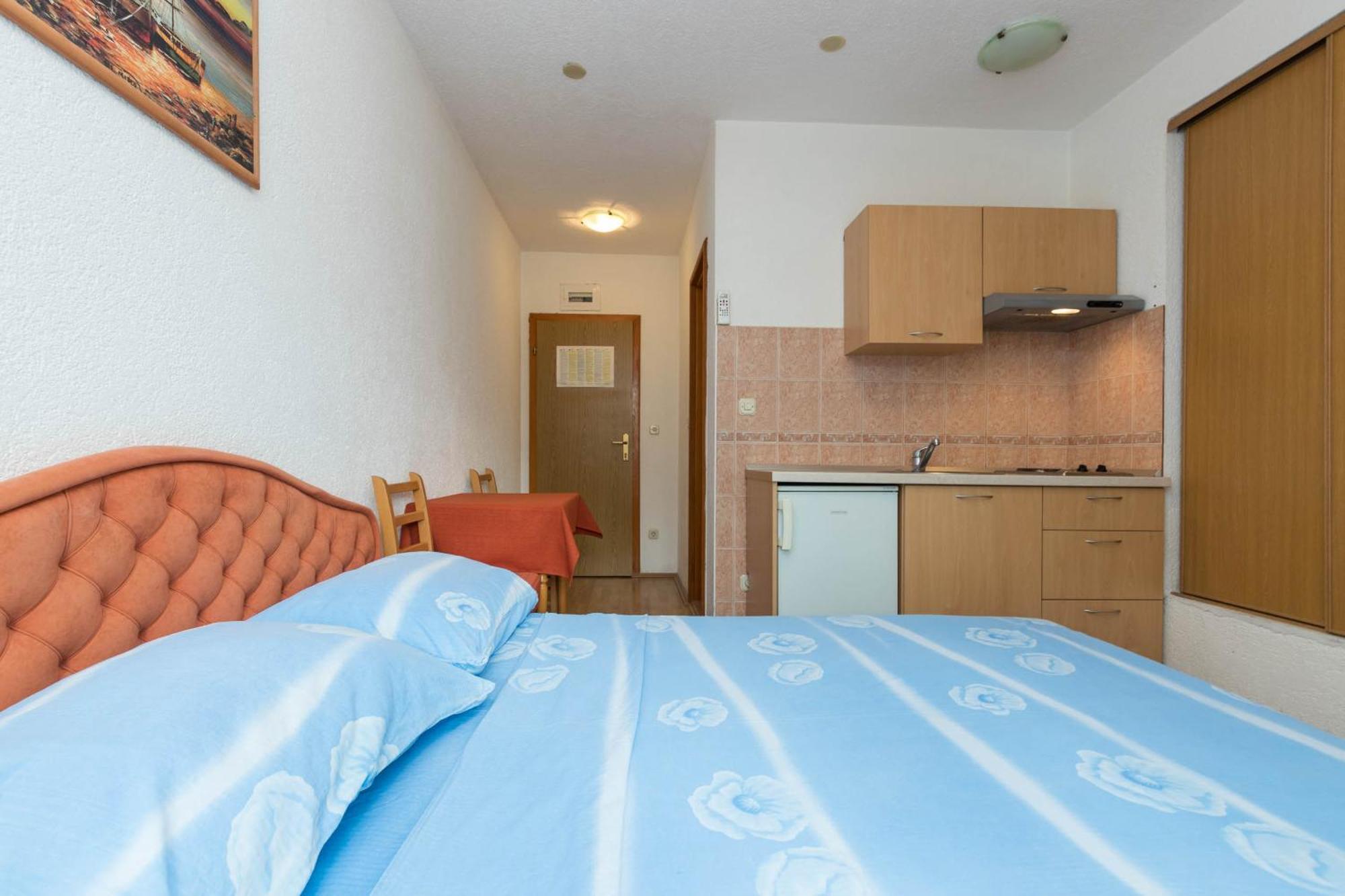 Apartments Cipetic Каштела Экстерьер фото